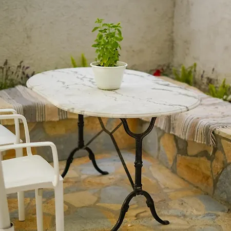 Kalpazo Kaja Garden * Golem (Tirana)