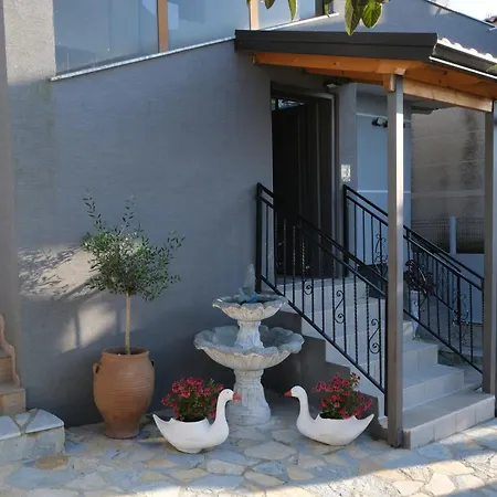 Kalpazo Kaja Garden Golem (Tirana)
