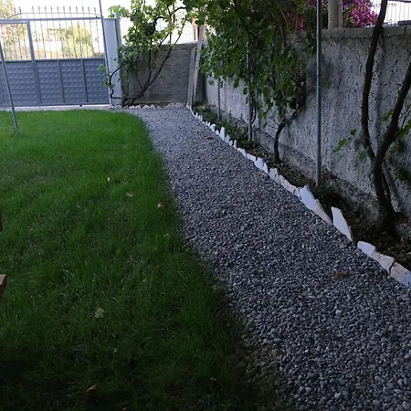 Kalpazo Kaja Garden Golem (Tirana)