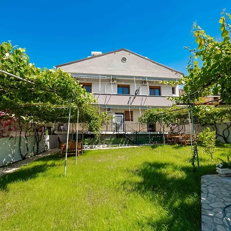 Kalpazo Kaja Garden Appartement Golem (Tirana)