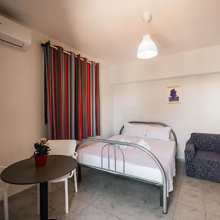 Kalpazo Kaja Garden Golem (Tirana)