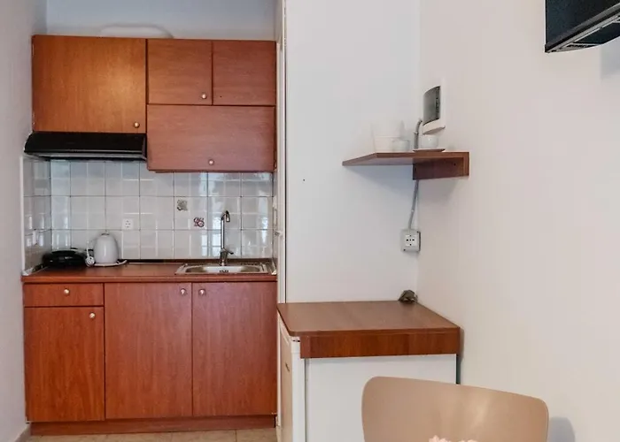 Kalpazo Kaja Garden * Golem (Tirana)