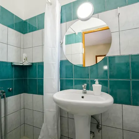 Kalpazo Kaja Garden * Golem (Tirana)