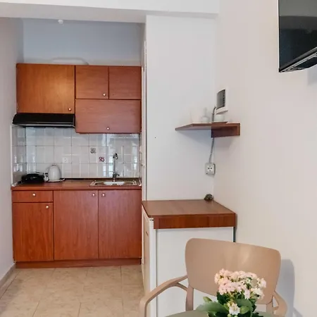 Kalpazo Kaja Garden * Golem (Tirana)