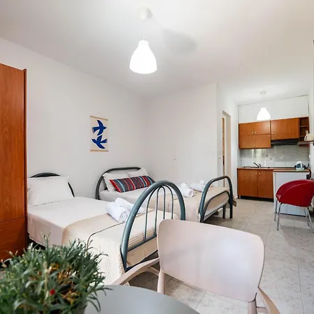 Kalpazo Kaja Garden * Golem (Tirana)