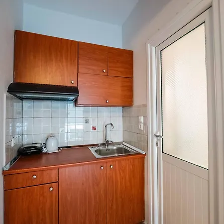 Kalpazo Kaja Garden * Golem (Tirana)