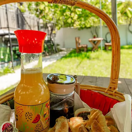 Kalpazo Kaja Garden * Golem (Tirana)