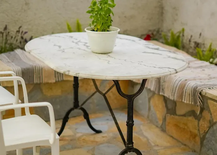 Kalpazo Kaja Garden * Golem (Tirana)