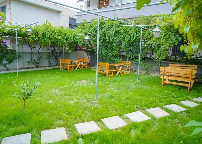 Kalpazo Kaja Garden * Golem (Tirana)