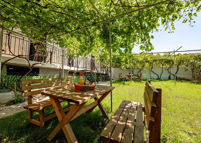 Kalpazo Kaja Garden * Golem (Tirana)