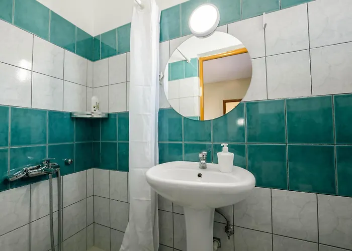 Kalpazo Kaja Garden * Golem (Tirana)