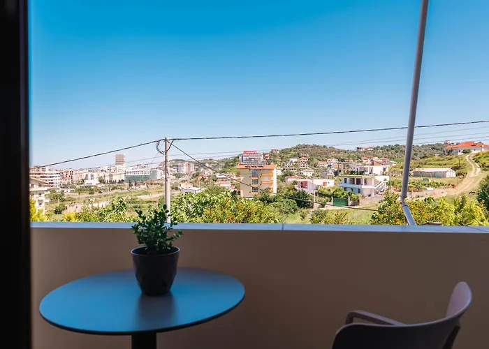 Kalpazo Kaja Garden * Golem (Tirana)