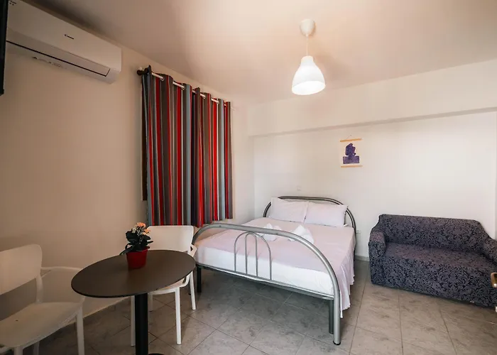 Kalpazo Kaja Garden Golem (Tirana)