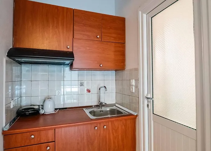 Kalpazo Kaja Garden * Golem (Tirana)