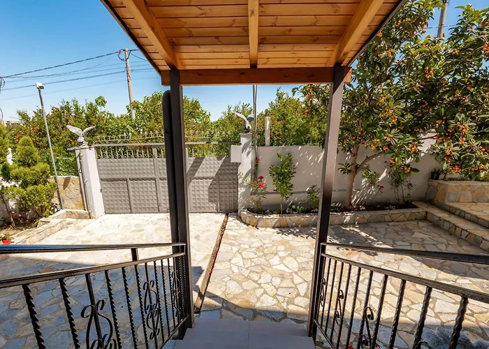 Kalpazo Kaja Garden Golem (Tirana)